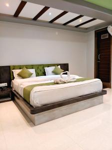 Φωτογραφία από το άλμπουμ του Hotel Indrayani σε Jāmb