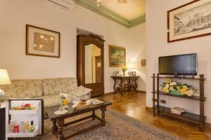 TV tai viihdekeskus majoituspaikassa Guest House Morandi