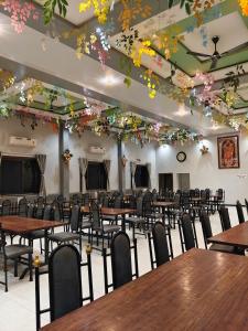 Φωτογραφία από το άλμπουμ του Hotel Indrayani σε Jāmb +2 φωτογραφίες