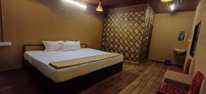 Ένα ή περισσότερα κρεβάτια σε δωμάτιο στο Tribal Hut Kanthalloor