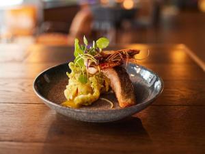 Jídlo v hotelu nebo okolí