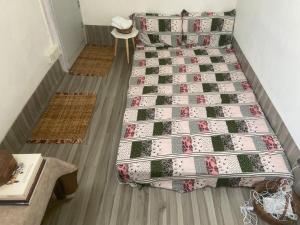 Postel nebo postele na pokoji v ubytování Budget friendly Mini Heaven!