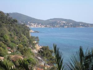 a view of a large body of water at Eco-Lodge Lou Pantaï in Le Pradet
