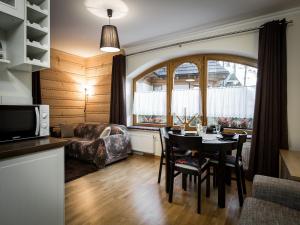 Posedenie v ubytovaní Apartament w Góralskim Domu