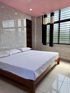 a bedroom with a large bed in a room at Shanti Nivas Homestays in Māvalli