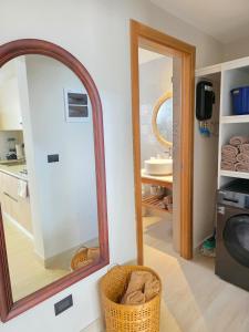 Ένα μπάνιο στο Garden Breeze Penthouse & Pool View l Mistral 401