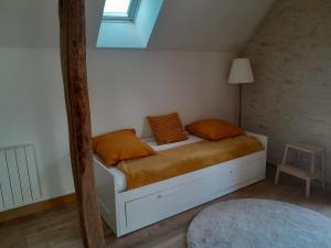 Ένα ή περισσότερα κρεβάτια σε δωμάτιο στο Maison de style La Grange