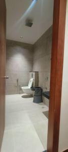 A bathroom at Hotel Sharanga