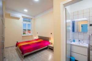 Posteľ alebo postele v izbe v ubytovaní Apartments Villa Adrienne