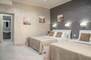 En eller flere senge i et værelse på Frattina Grand Suite Guesthouse