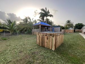 a gazebo with a blue roof in a yard at L'Escapade Créole in Saint-François