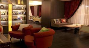 Salón con sillas, sofá y mesa en Shenyang Holz Hotel, en Shenyang