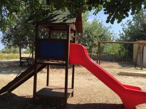 Herní místnost nebo prostor pro děti v ubytování Agriturismo Il Melograno