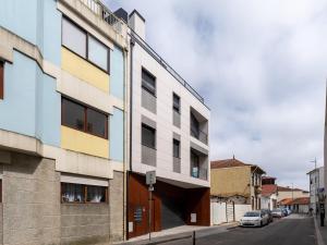a building on the side of a street at Gaia Bella Guest House in Vila Nova de Gaia