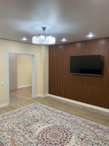 TV a/nebo společenská místnost v ubytování Лазурный квартал