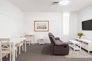 Μια τηλεόραση ή/και κέντρο ψυχαγωγίας στο Anzac Executive Apartments Brisbane