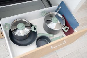 two washing machines in a drawer in a kitchen at シャングリラ沖縄 in Motobu