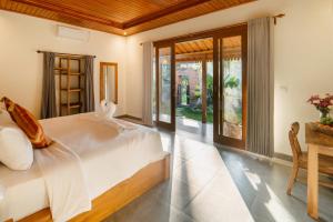 Postel nebo postele na pokoji v ubytování Sunrise Swing Paradise