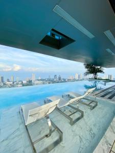 Hồ bơi trong/gần Once芭提雅Luxury Condo is near Terminal 21 +9 ảnh