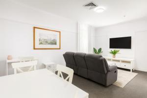 Μια τηλεόραση ή/και κέντρο ψυχαγωγίας στο Anzac Executive Apartments Brisbane