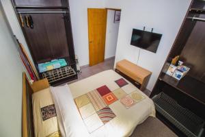 Μια τηλεόραση ή/και κέντρο ψυχαγωγίας στο Coqueto Apartamento 50m de playa