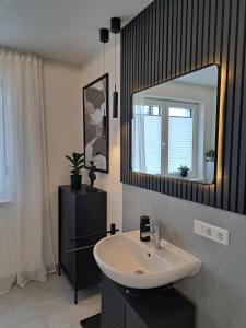 Koupelna v ubytování Wohnung mit Schlossblick, 65 qm - ruhig & idyllisch + 11 fotografií