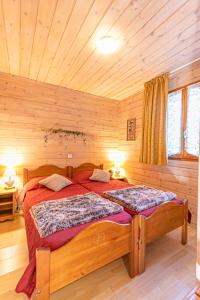 Ένα ή περισσότερα κρεβάτια σε δωμάτιο στο Chalet Deleglise 2