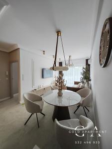 a living room with a table and chairs at Gold Apartment E54 Let's Sea Baltic Park Gąski in Gąski