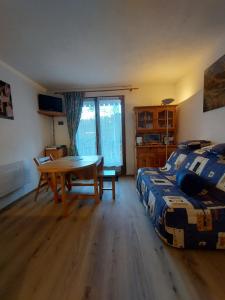 Ένα ή περισσότερα κρεβάτια σε δωμάτιο στο Studio Bernex Dent d'oche