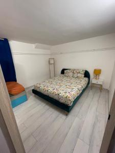 a small bedroom with a bed and a chair at Underground appart in Saint-Sébastien-sur-Loire