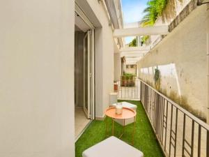 a balcony with a table and green grass at Le Cocon - 5 min to Monaco - Ideal couple or business - Near events - Terrace and balcony - Premium services - Extra parking in Fontvieille
