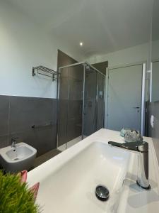 a bathroom with a sink and a shower at LA MUELE Affittacamere in Gemona del Friuli