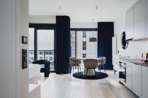 a kitchen and living room with a table and chairs at Towarowa Towers SkyLine View in Warsaw