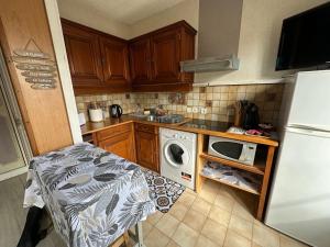 Kuchyň nebo kuchyňský kout v ubytování Studio in residential area