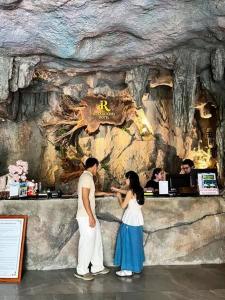 Fotografie z fotogalerie ubytování Roza Palace Cat Ba - Cave Hotel, Swimming Pool & Rooftop v destinaci Cát Bà + 109 fotografií