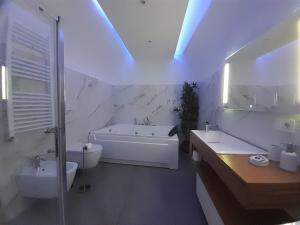 a bathroom with a tub and a toilet and a sink at La Casa dell' Arco in Triggiano +23 photos