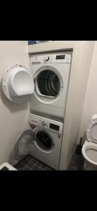 a washing machine and a toilet in a bathroom at Superfin lägenhet 2 rok Söderfors wärdshus in Söderfors