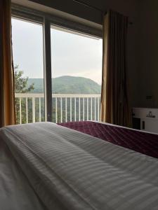 Postel nebo postele na pokoji v ubytování RILL VIEW LOUNGE Vagamon