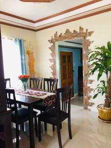 Χώρος καθιστικού στο Romar's Transient