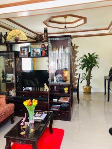 Μια τηλεόραση ή/και κέντρο ψυχαγωγίας στο Romar's Transient +3 φωτογραφίες