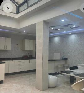 Η κουζίνα ή μικρή κουζίνα στο luxury apartment in casablanca