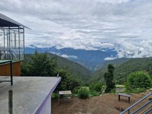 Nespecifikovaný výhled na hory nebo výhled na hory při pohledu z hotelu