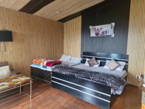 a bedroom with a bed and a couch in it at Wild Way Resort in Kanatal