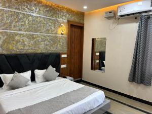 a bedroom with a white bed and a mirror at The food villa in Gaushala