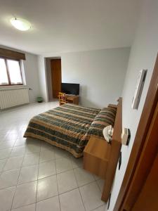 a bedroom with a bed and a desk in it at Bed and Breakfast "POGGIO MARANO" in San Bartolomeo in Galdo