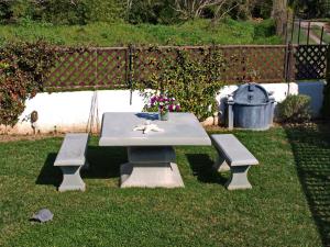 A garden outside Melograno Apartments and Studios