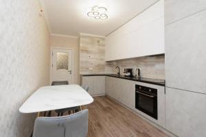 Η κουζίνα ή μικρή κουζίνα στο Apartament Premium din Centrul Chișinăului