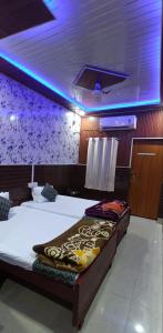 Postel nebo postele na pokoji v ubytování Hotel Rajgir International