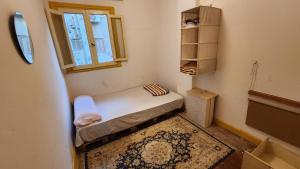 Postel nebo postele na pokoji v ubytování Private Room in Central, Quite and Beautiful Apartment