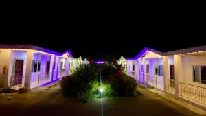 Budova, kde se rezort nachází + 3 fotografie